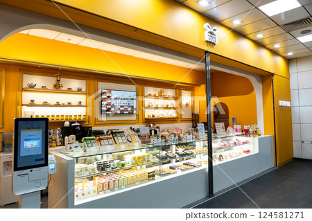 Souvenir shop at Seoul Station, Korea Souvenir shop at Seoul Station, Korea 124581271
