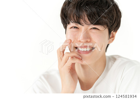 美麗的男孩微笑 124581934