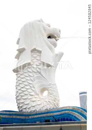 The famous Merlion in Singapore 124582845