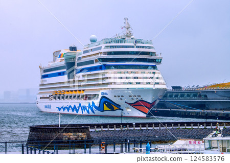 Yokohama cityscape in Japan. The AIDA Stella, which entered port for the first time, is anchored at Osanbashi Pier...rain. Winter cold returns...=April 1st Yokohama cityscape in Japan. The AIDA Stella, which entered port for the first time, is anchored at Osanbashi Pier...rain. Winter cold returns...=April 1st 124583576