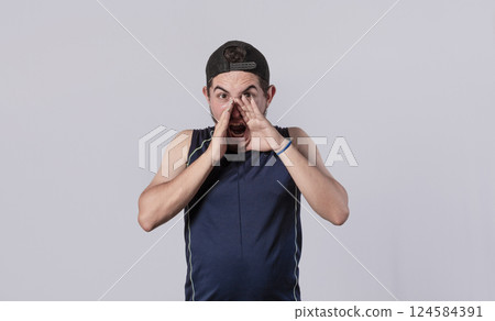 surprised man isolated, surprised young man, man with a surprised face, shocked man 124584391
