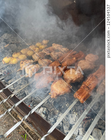 meat on skewers on fire, kebabs 124584537