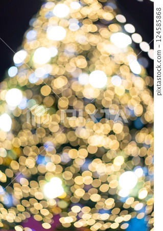 Circle Bokeh elegant Defocus on black and yellow Christmas tree is surrounded by a bokeh blur, creating a festive and abstract holiday atmosphere. Circle Bokeh elegant Defocus on black and yellow Christmas tree is surrounded by a bokeh blur, creating a festive and abstract holiday atmosphere. 124585868