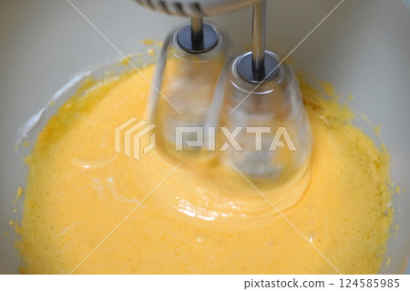 Mix egg yolk and granulated sugar02 Mix egg yolk and granulated sugar02 124585985