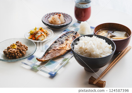 Salted mackerel and natto set meal (salted mackerel, rice, miso soup with king oyster mushrooms, daikon radish and fried tofu, natto, daikon radish simmered with plum, pickled Chinese cabbage) Salted mackerel and natto set meal (salted mackerel, rice, miso soup with king oyster mushrooms, daikon radish and fried tofu, natto, daikon radish simmered with plum, pickled Chinese cabbage) 124587396