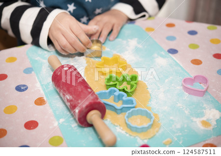 A child A child 124587511