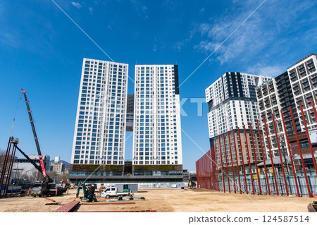 Hotel The Botanic Sewoon, a high-rise building next to Myeongdong, around Euljiro Samga Station, blue spring sky, Seoul, Korea Hotel The Botanic Sewoon, a high-rise building next to Myeongdong, around Euljiro Samga Station, blue spring sky, Seoul, Korea 124587514