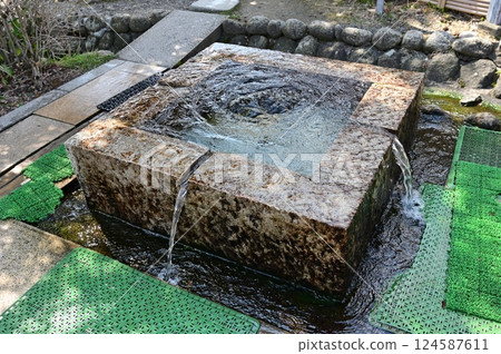 Artesanal springs and abundant spring water 124587611