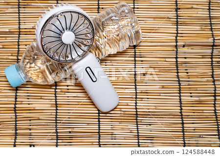 Heat stroke prevention items Heat stroke prevention items 124588448