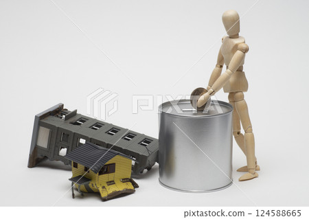 Image of donating money to relief efforts 124588665