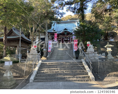 Kikugawa City Daizuryu Shrine, worship hall and stone steps 124590346