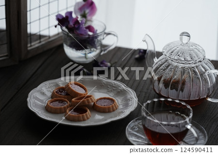 Table Photo Table Photo 124590411