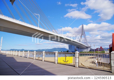 [Aomori] Aomori Bay Bridge on a sunny day 124590513