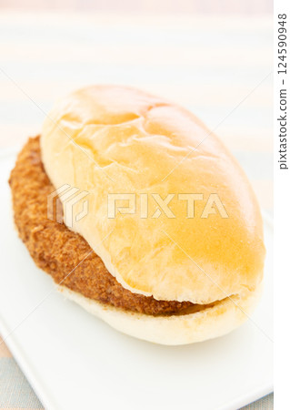 美味的炸肉餅麵包 美味的炸肉餅麵包 124590948