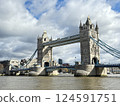  Tower Bridge 124591751