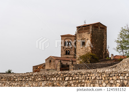 Discover the timeless beauty of Trujillo's ancient stone buildings and medieval architecture. 124593152