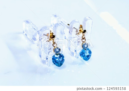 美麗的金藍色托帕石耳環 124593158