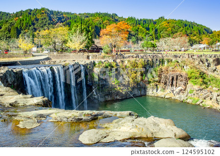 Harajiri Falls Autumn leaves 124595102