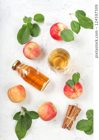 Apple cider, juice or fruit drink and ingredients on a sunny table. The concept of diet and weight loss. Apples help cleanse the body and reduce weight. Healthy food, body detoxification, selective 124597309