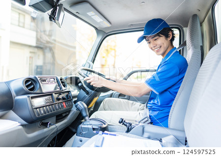 Young delivery staff driving 124597525