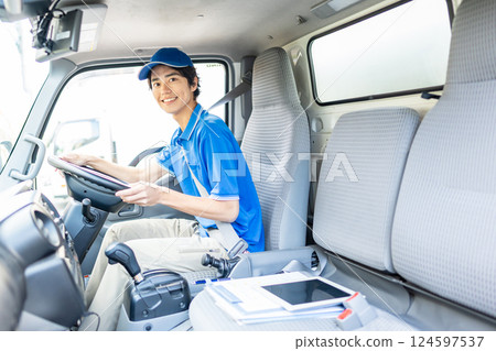 Delivery staff driving a truck 124597537