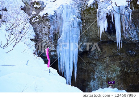 多羅什瀑布的冰柱 多羅什瀑布的冰柱 124597990