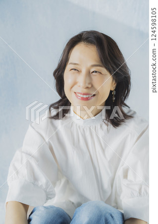 中年女性 124598105