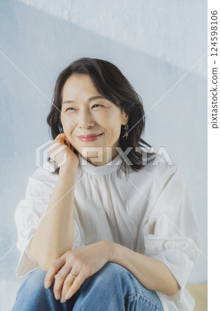 中年女性 124598106