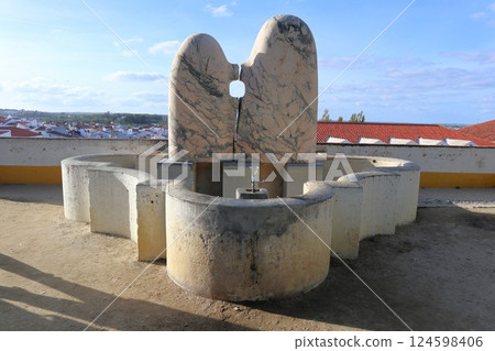 Evora cityscape, Portugal 124598406