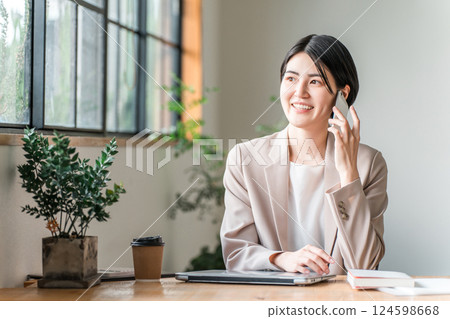 Young Asian woman teleworking/nomad working in a cafe 124598668