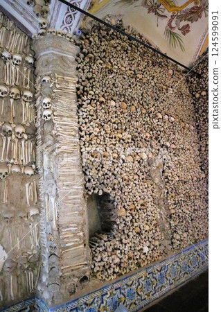 Ossuary of the Church of São Francisco, Evora, Portugal 124599091