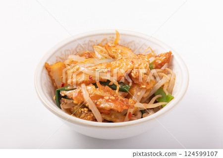 Spicy fried tofu with bean sprouts and green onions Spicy fried tofu with bean sprouts and green onions 124599107