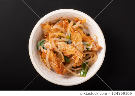 Spicy fried tofu with bean sprouts and green onions 124599109