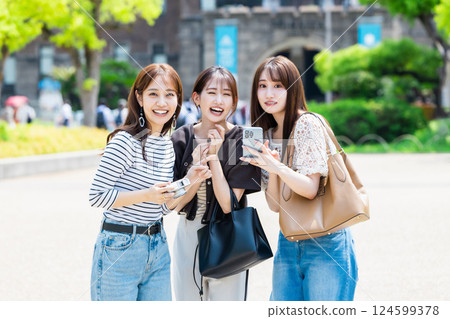 Girls' trip A young woman sightseeing Osaka Castle with a camera 124599378