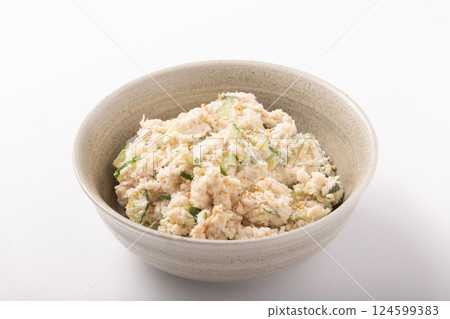 Tuna and cucumber with Shiraae sauce 124599383