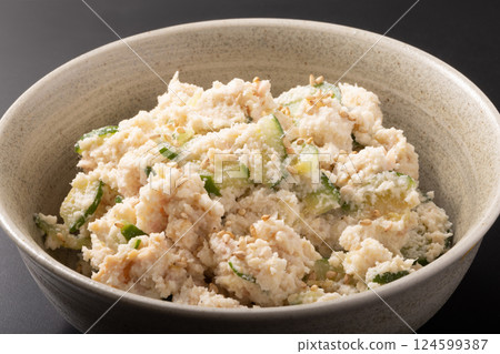 Tuna and cucumber with Shiraae sauce 124599387