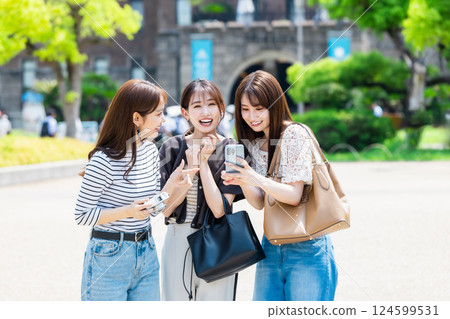 Girls trip Osaka castle sightseeing Girls trip Osaka castle sightseeing 124599531