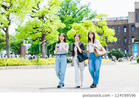 Girls' trip Young women sightseeing in Osaka Castle Park Girls' trip Young women sightseeing in Osaka Castle Park 124599596