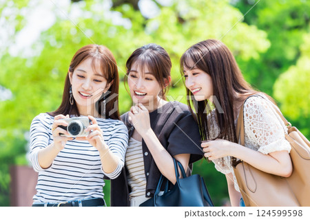 Women's trip Young woman sightseeing with a camera 124599598