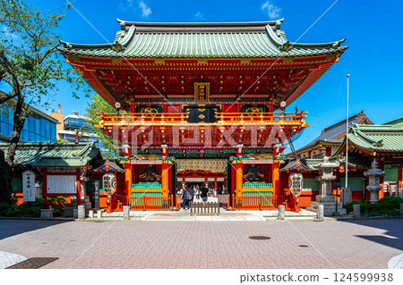 [Tokyo] Kanda Shrine under the refreshing blue summer sky 124599938