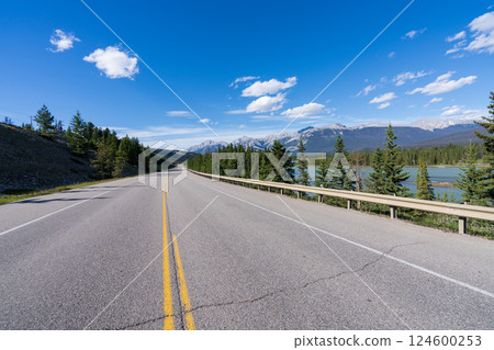 Yellowhead Highway in Jasper National Park, Alberta, Canada. Breathtaking Scenic View in the Canadian Rockies 124600253