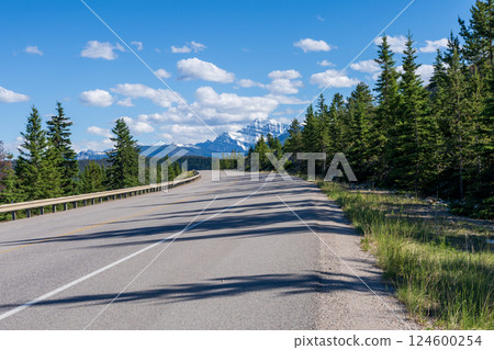 Yellowhead Highway in Jasper National Park, Alberta, Canada. Mount Edith Cavell in the background. Breathtaking Scenic View in the Canadian Rockies 124600254