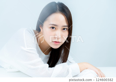 Beauty image of young women Beauty image of young women 124600382