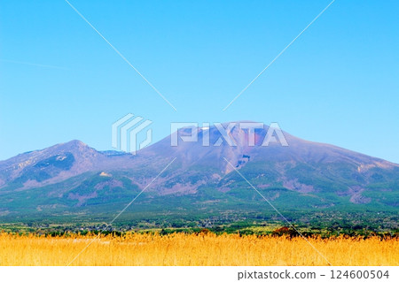 五月的淺間山　信州山　信州自然 124600504