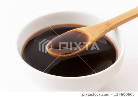Close-up of a spoonful of thick sauce 124600603