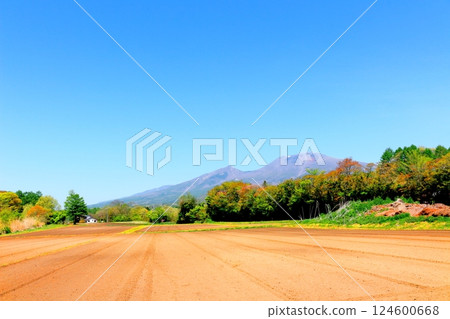 五月的淺間山 信州山 信州自然 五月的淺間山 信州山 信州自然 124600668