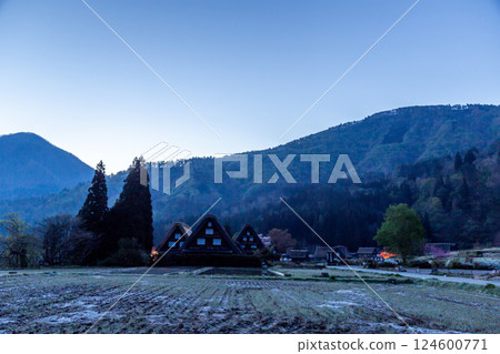 World Heritage Site Shirakawa-go (Shirakawa Village) Rural scenery before dawn (before rice planting) May 124600771