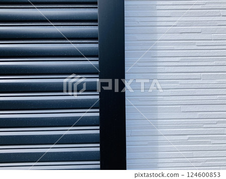 Siding & Shutters 124600853