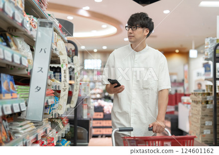 男人逛街 124601162