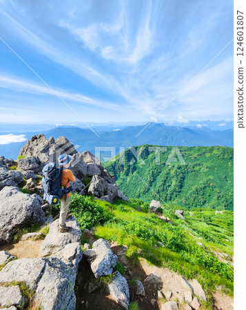 夏季的火內登山、妙高登山（從妙高山的南峰眺望黑姬山、高妻山、北阿爾卑斯山） 124601807